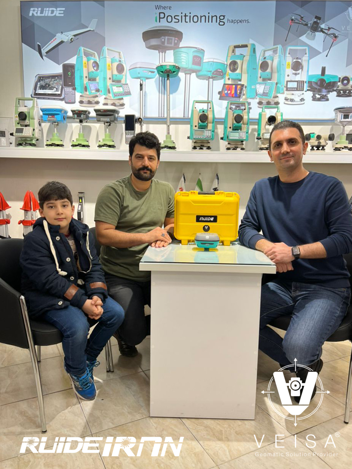 جناب آقای مهندس علیدوست عزیز خریدار چندمین گیرنده مولتی فرکانس از بازرگانی ویسا دوست و مشتری ۱۰ ساله این مجموعه